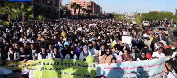 الأساتذة "المتعاقدون" في مسيرة مراكش: الشعب يريد إسقاط التعاقد (صور) ...