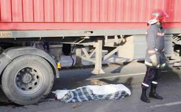 في واقعة مروعة...طفل في الخامسة من عمره يلقى حتفه تحت عجلات شاحنة والمفاجأة هوية السائق