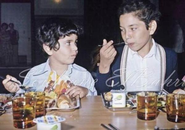 صورة من طفولة الملك وشقيقه تشعل الفايسبوك
