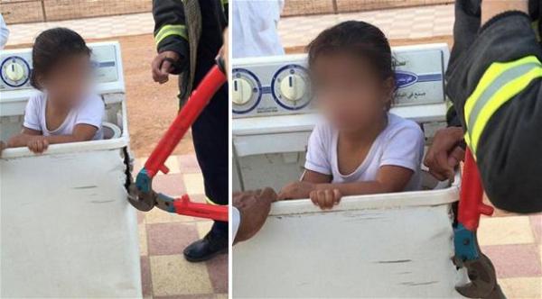 بالصور: إنقاذ طفلة "مشاغبة" علقت في غسالة