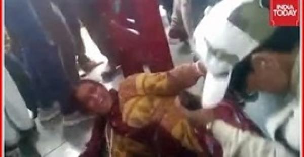 بالفيديو.. الاعتداء على مسلمتين هنديتين متهمتين ببيع لحوم البقر