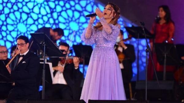 سميرة سعيد تنفعل على خشبة المسرح: "متفقناش على كده"(فيديو)