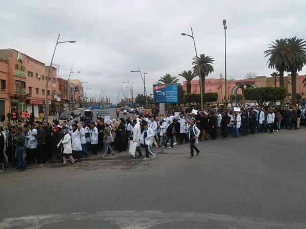 مسيرة شعبية تجوب شوارع بني ملال تضامنا مع الاساتذة المتدربين