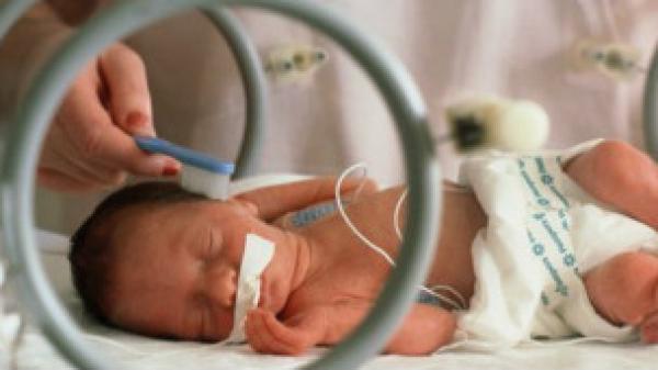 رعاية الرضع بطريقة "الكنغر" تقلل معدل وفيات المواليد
