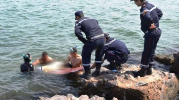 تمارة : شاطئ " كيفيل " يلفظ جثة شاب عشريني في ظروف غامضة