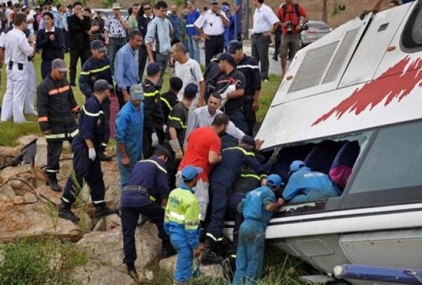 قتيل و 24 مصابا في حادث انقلاب حافلة لنقل الركاب بين طنجة وتطوان 