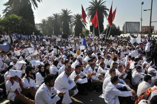 أساتذة البرنامج الحكومي ينظمون &quot;مسيرة غضب &quot; بشوارع  الدار البيضاء