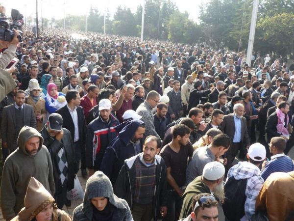 عشرات الآلاف يشيعون مرشد جماعة العدل والإحسان عبدالسلام ياسين