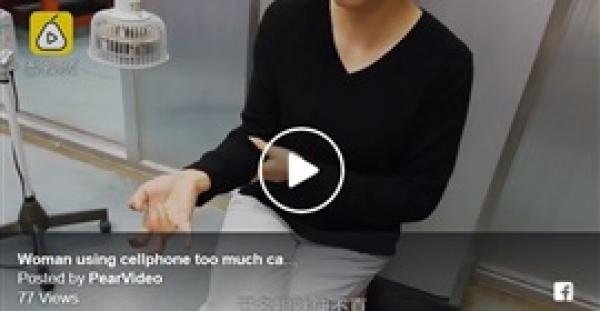امرأة لا يمكنها فتح يديها بسبب استخدام الهاتف بكثرة (فيديو)