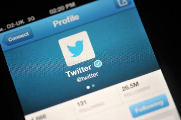 «تويتر» تعتزم الاستحواذ على تطبيق صور الـ«سيلفي»