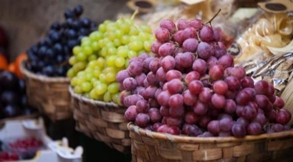 هل يساعد أكل العنب على إنقاص الوزن؟