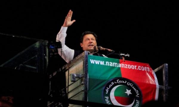 عاجل.. إصابة رئيس الوزراء الباكستاني السابق "عمران خان" بطلق ناري