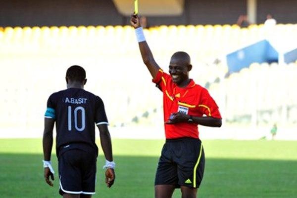 الفيفا يوقف حكما غانيا مدى الحياة بسبب تلاعبه بنتيجة مباراة جنوب افريقيا و السنغال
