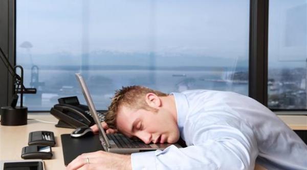 7 جوانب يؤثر فيها النوم على عملك