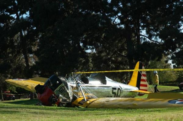 إصابة الممثل الأمريكي هاريسون فورد بجروح خطيرة إثر سقوط طائرته في كاليفورنيا (الفيديو)