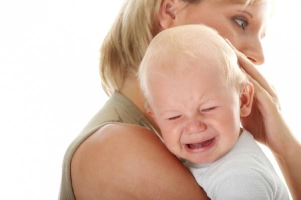 متى عليك الذهاب إلى الطبيب بسبب بكاء طفلك