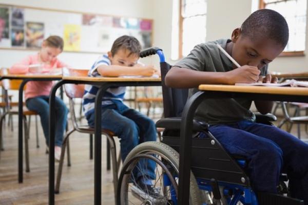 وزارة "أمزازي" تتخذ إجراء هاما لفائدة التلاميذ في وضعية إعاقة المقبلين على اجتياز الامتحانات الإشهادية