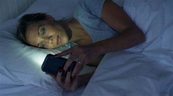 تفقد هاتفك المحمول خلال الليل يؤثر سلباً على صحتك