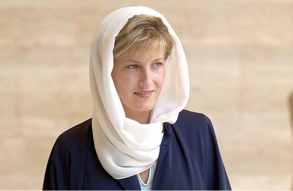 أميرة بريطانية تمتدح الحجاب والزي الاسلامي