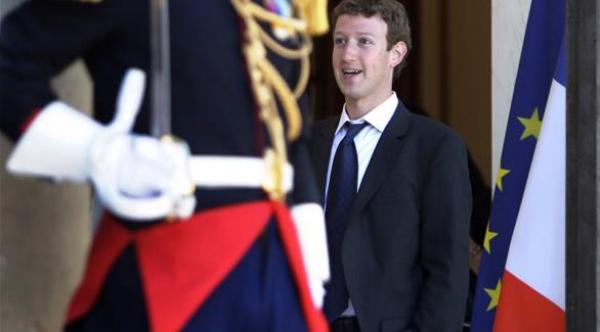  مدير شركة فيس بوك على مدخل الأليزيه (أرشيف)