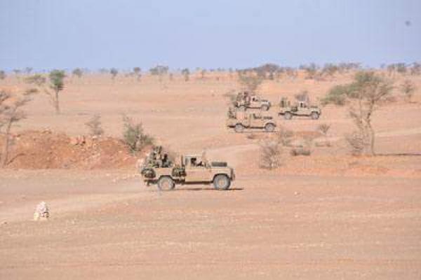 خطير : الجيش الجزائري يجري مناورات عسكرية على الحدود مع المغرب