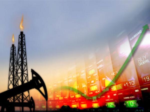 خبر سيء لحكومة "أخنوش"...أسعار النفط تقفز في الأسواق العالمية وتوقعات بتواصل ارتفاعها لأشهر