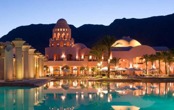 مصر تسمح بإعادة فتح الفنادق أمام السياحة الداخلية وفق هذه الشروط