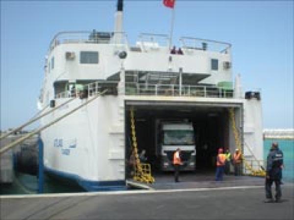 ميناء طنجة المتوسط يرسخ موقعه في السوق الدولية لنقل الحاويات