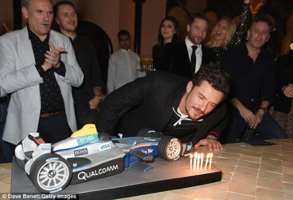بالصور: نجم هوليوود "أورلاندو بلوم" يحتفل بعيد ميلاده في مراكش