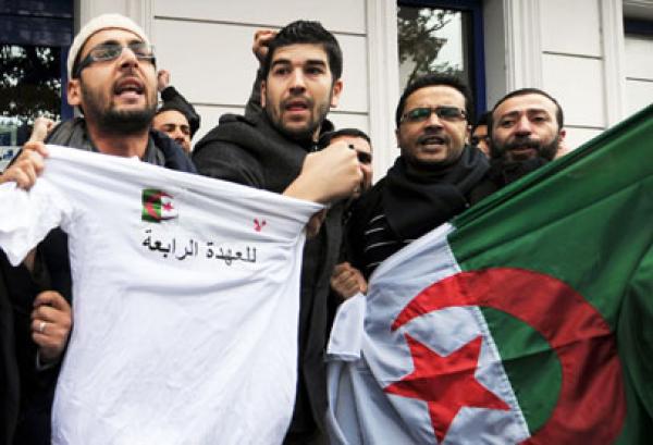 الشرطة الجزائرية تقمع أول احتجاجات 'كفاية' لبوتفليقة