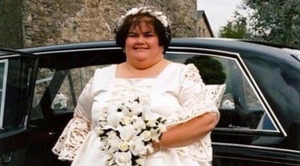فقدت نصف وزنها لتتمكن من حضور زفاف ابنتها