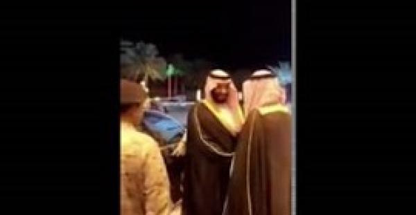 شاهد.. ماذا فعل الأمير محمد بن سلمان مع مواطن سعودي حاول تقبيل يده