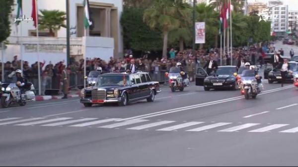 اعتراض سيارة الملك محمد السادس و العاهل الأردني بالرباط (فيديو)