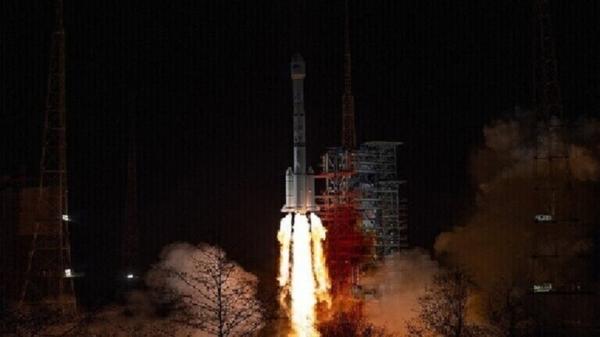 مركبة صينية تطلق أجساما مجهولة في الفضاء ثم تغادر المدار
