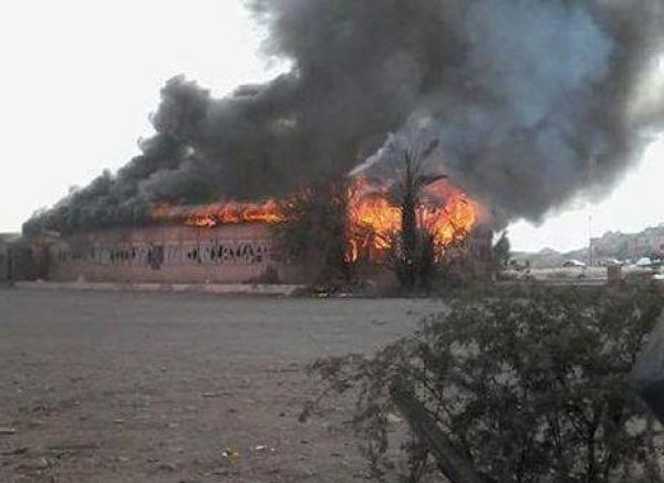 ألسنة النيران تلتهم مقهى محاذية لمحطة وقود بمراكش وقريبة من مطار المنارة