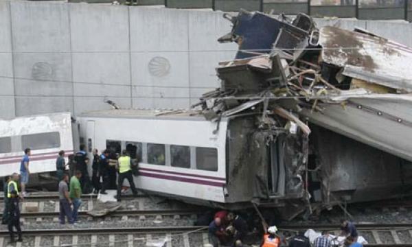 التعرف على هويات67 قتيل من ضحايا حادث قطار سان جاك دي كومبوستيلا والسرعة المفرطة سبب الفاجعة