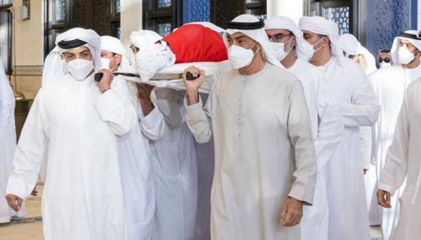 صلاة الجنازة على رئيس الإمارات وجثمانه يوارى الثرى في أبو ظبي(صور)