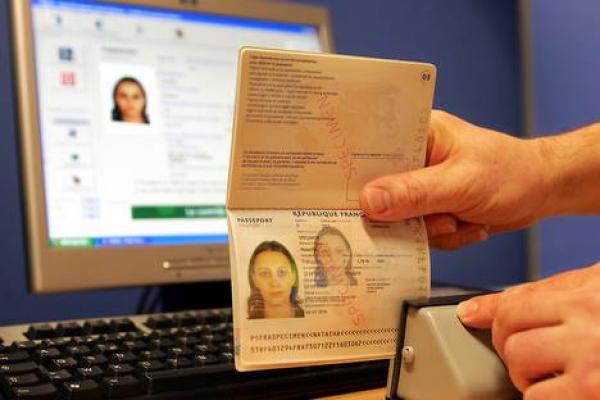 التحقيق في تلاعبات بجواز السفر من أجل ولوج أصحابها إلى مدينة سبتة المحتلة