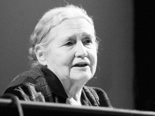 وفاة الروائية دوريس ليسنج الفائزة بنوبل للآدب عن 94 عاما