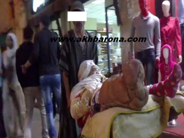 سيدة تتسول بشوارع بني ملال تحمل مرضا نادرا في رجلها ( صور خاصة ) 