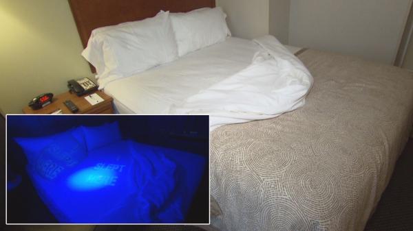 بالفيديو: هكذا يمكن التحقق من أن الفنادق تغير أغطية الأسرّة