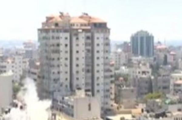 شاهد .. قصف إسرائيلي مفاجئ يقطع البث الحي لمراسل CNN