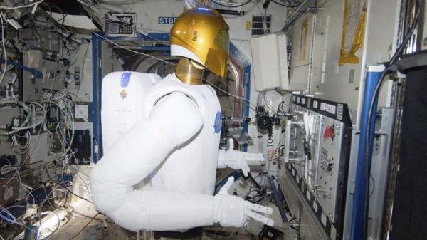 اختيار أول روبوت يشبه البشر في الفضاء ليحمل لقب اختراع العام من وكالة ناسا