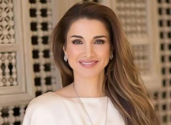 الملكة رانيا تلفت الأنظار بإطلالة قيمتها 100 دولار فقط!(صور)