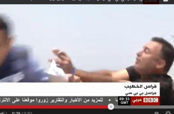 بالفيديو: إسرائيلي يعتدي على مراسل "بي بي سي" في تل أبيب
