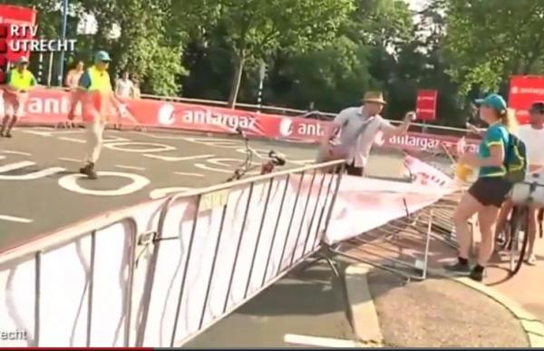 بالفيديو: ساعي بريد هولندي يحطم حاجز سباق أثناء عمله