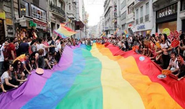"الحب من حقوق الإنسان" شعار اتخذه مثليو المغرب لحملتهم ضد التمييز الجنسي