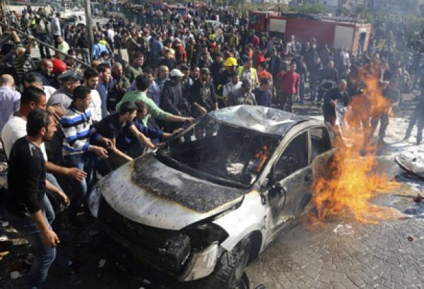 انفجاران داميان يستهدفان البعثتين الايرانية والكويتية في بيروت