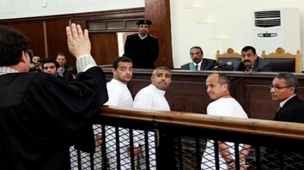 الحكم على صحافيي «الجزيرة» بالسجن المشدد 3 سنوات