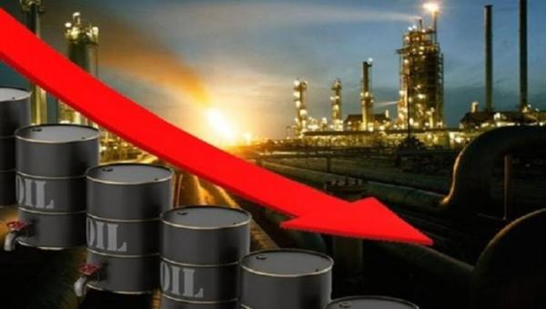 أسعار النفط تهوي في الأسواق العالمية وموزعو الوقود المغاربة لم يقدموا بعد على تخفيض الأثمنة